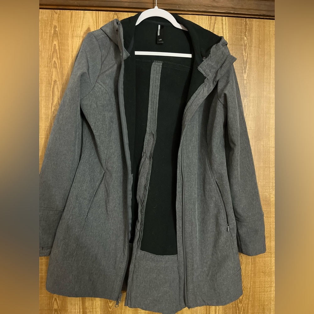 Mondetta large gray rain jacket